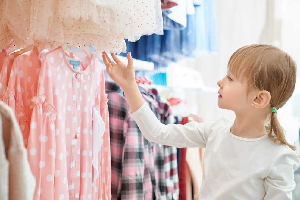 رفتار درست با کودکان در خرید لباس